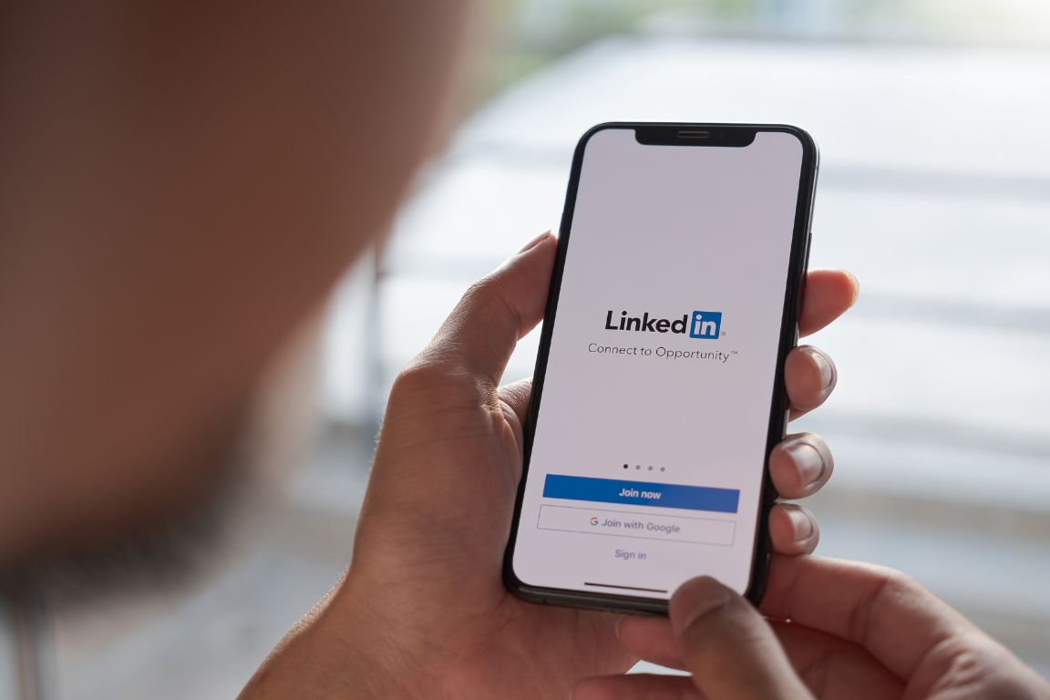 Como se destacar no LinkedIn dicas para jovens construírem autoridade profissional - Instituto Formar