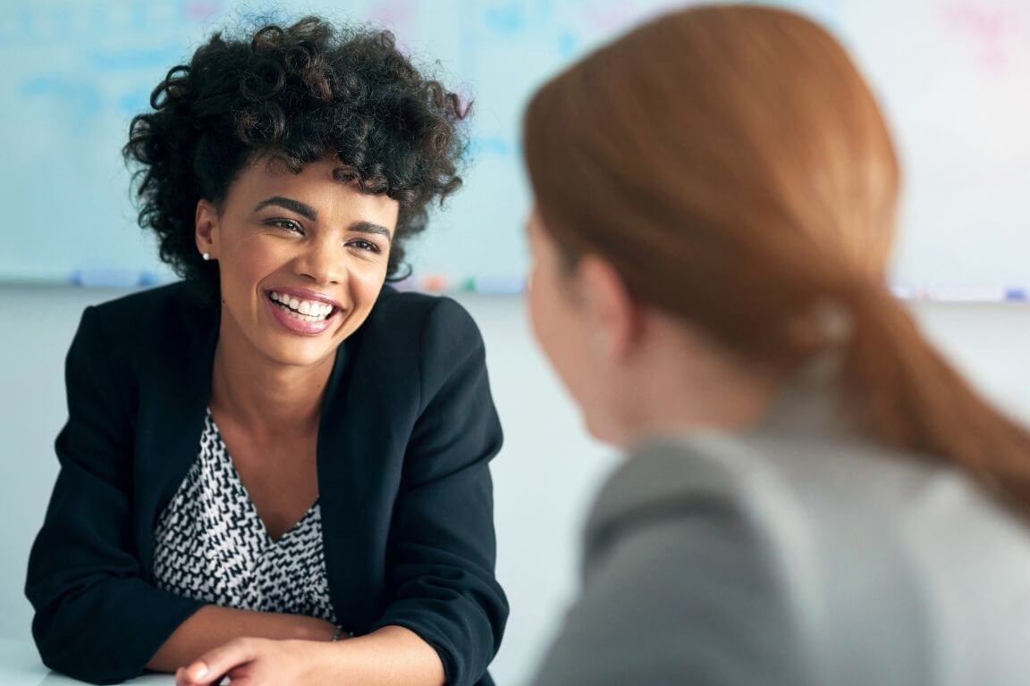 Empatia no trabalho como criar relações saudáveis e produtivas - Instituto Formar